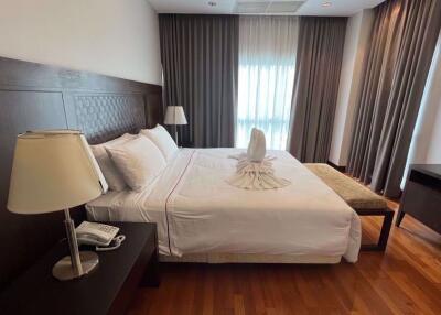4 bed Condo in Royal Residence Park Lumphini Sub District C018679