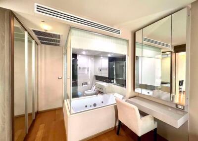 1 bed Condo in The Address Sathorn Silom Sub District C018674