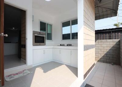 Modern 3 bedroom house near Royal Park Ratchaphruek