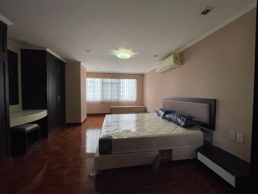 3 bed Condo in Acadamia Grand Tower Khlong Tan Nuea Sub District C018650