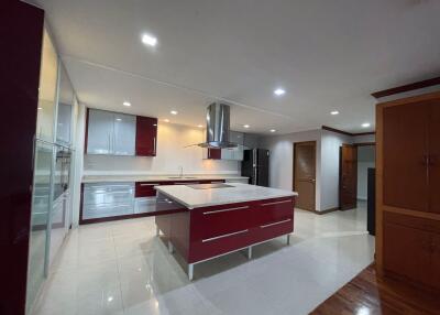 3 bed Condo in Acadamia Grand Tower Khlong Tan Nuea Sub District C018650