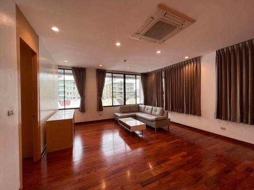 3 bed Condo in Acadamia Grand Tower Khlong Tan Nuea Sub District C018644