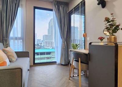 2 bed Condo in Chapter Chula-Samyan Si Phraya Sub District C018614