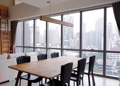 2 bed Duplex in The Room Sukhumvit 21 Khlong Toei Nuea Sub District D018611