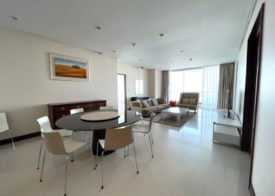 2 bed Condo in The Park Chidlom Lumphini Sub District C018605