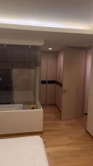 2 bed Condo in Via Botani Khlong Tan Nuea Sub District C018598