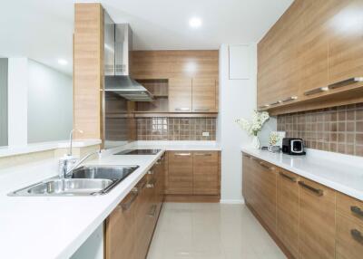 2 bed Condo in Villa Sikhara Khlong Tan Nuea Sub District C018567