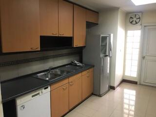 3 bed Condo in Kallista Mansion Khlong Toei Nuea Sub District C018543