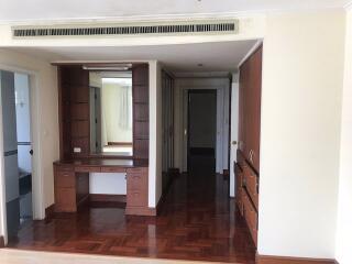 3 bed Condo in Kallista Mansion Khlong Toei Nuea Sub District C018543