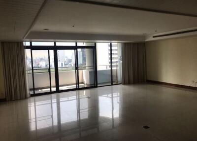 3 bed Condo in Kallista Mansion Khlong Toei Nuea Sub District C018543