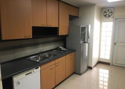 3 bed Condo in Kallista Mansion Khlong Toei Nuea Sub District C018543