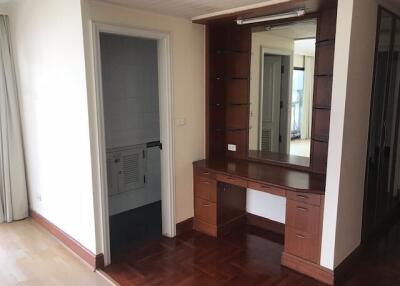 3 bed Condo in Kallista Mansion Khlong Toei Nuea Sub District C018543