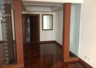 3 bed Condo in Kallista Mansion Khlong Toei Nuea Sub District C018543