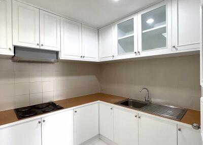 3 bed Condo in Acadamia Grand Tower Khlong Tan Nuea Sub District C018529