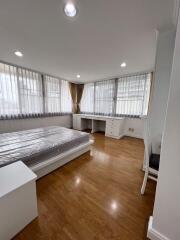 3 bed Condo in Acadamia Grand Tower Khlong Tan Nuea Sub District C018529