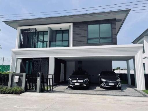 4 bed House in Grand Britania Bangna km.12 Bang Kaeo Sub District H018511