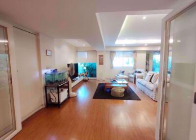 3 bed Condo in Royal Castle Khlong Tan Nuea Sub District C018508