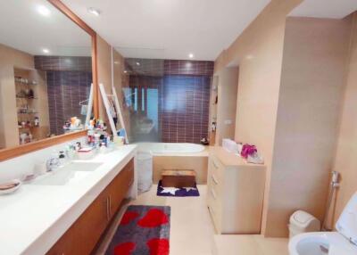 3 bed Condo in Royal Castle Khlong Tan Nuea Sub District C018508