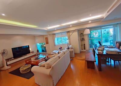 3 bed Condo in Royal Castle Khlong Tan Nuea Sub District C018508