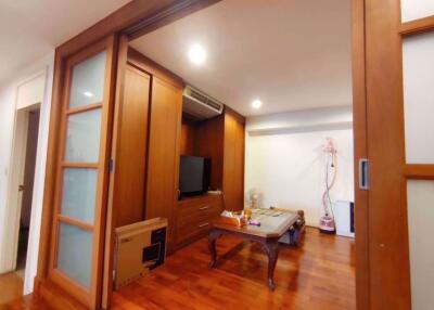 3 bed Condo in Royal Castle Khlong Tan Nuea Sub District C018508