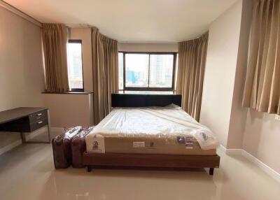 2 bed Condo in Supalai Oriental Place Sathorn-Suanplu Sathon District C018480