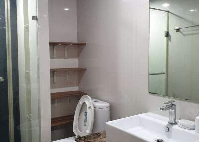 3 bed Condo in The Tempo Ruamrudee Pathum Wan District C018477