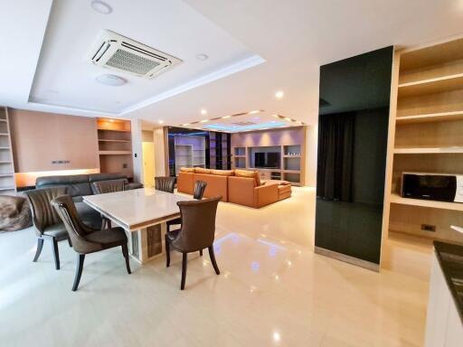 2 bed Condo in Le Premier 1 Khlong Toei Nuea Sub District C018447