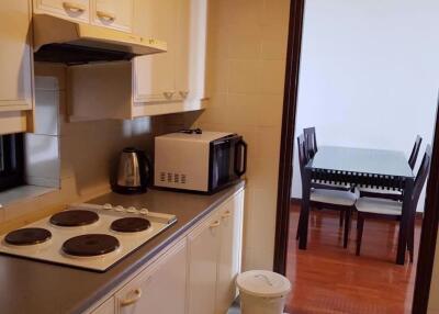 2 bed Condo in Baan Piya Sathorn Sathon District C018445