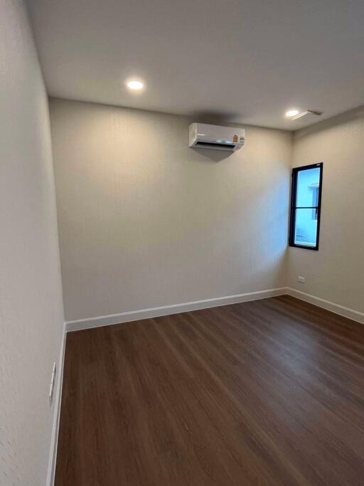 4 bed House Saphansung Sub District H018443