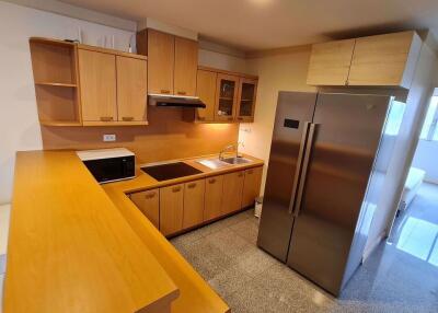 2 bed Condo in The Waterford Diamond Khlongtan Sub District C018438