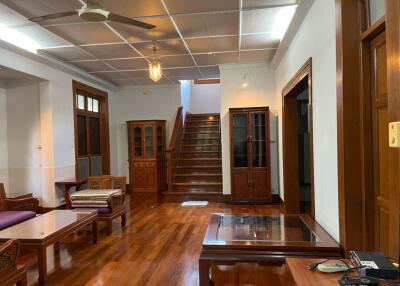 4 bed House Lumphini Sub District H018420