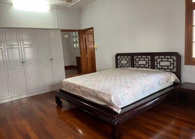 4 bed House Lumphini Sub District H018420