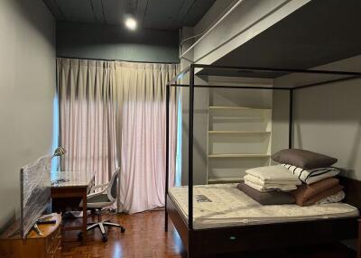 2 bed Condo in Prasanmit Condominium Khlong Toei Nuea Sub District C018409
