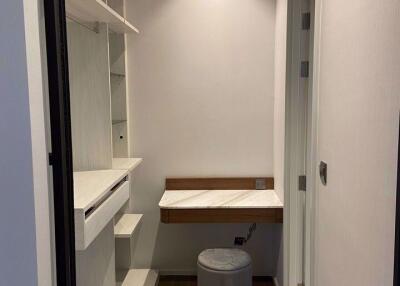 2 bed Condo in MUNIQ Langsuan Pathum Wan District C018396