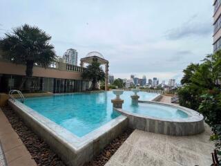 2 bed Condo in The Crest Phahonyothin 11 Phayathai District C018390