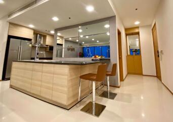 3 bed Condo in The Emporio Place Khlongtan Sub District C018384