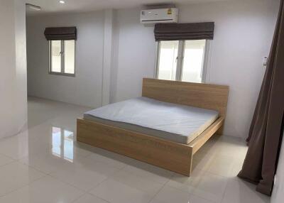 3 bed House Bangchak Sub District H018382