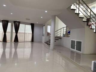 3 bed House Bangchak Sub District H018382