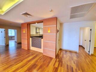 4 bed Condo in Riverine Place Bang Rak Noi Sub District C018368