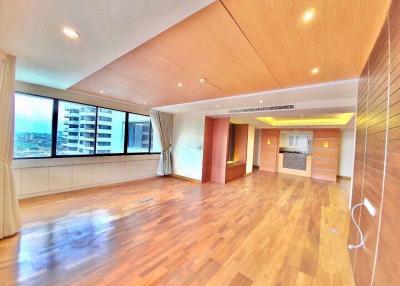 4 bed Condo in Riverine Place Bang Rak Noi Sub District C018368