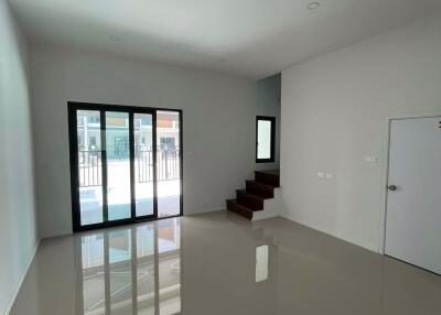 3 bed House in PLEX Onnut - Wongwaen Prawet Sub District H018350