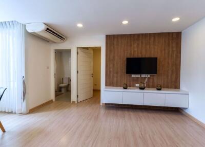 2 bed Condo in 39 Suites Khlong Tan Nuea Sub District C018348