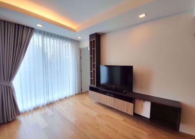 2 bed Condo in Focus Ploenchit Khlong Tan Nuea Sub District C018342