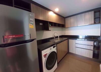 2 bed Condo in Focus Ploenchit Khlong Tan Nuea Sub District C018342