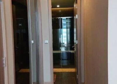 1 bed Condo in The Esse at Singha Complex Khlong Toei Nuea Sub District C018338