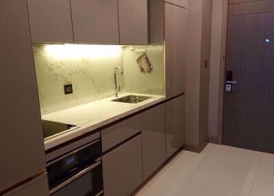 1 bed Condo in The Esse at Singha Complex Khlong Toei Nuea Sub District C018338