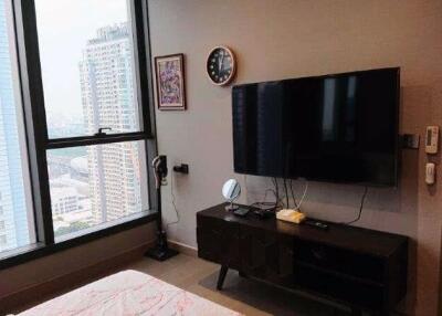 1 bed Condo in The Esse at Singha Complex Khlong Toei Nuea Sub District C018338