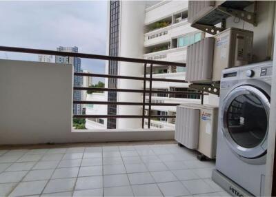 2 bed Condo in The Waterford Diamond Khlongtan Sub District C018323