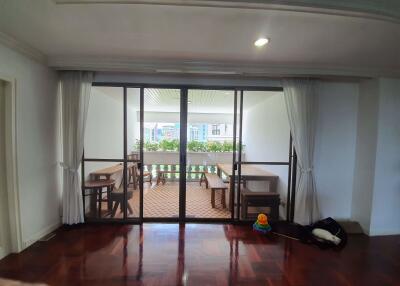4 bed Condo in GM Mansion Khlongtan Sub District C018322