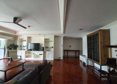 4 bed Condo in GM Mansion Khlongtan Sub District C018322